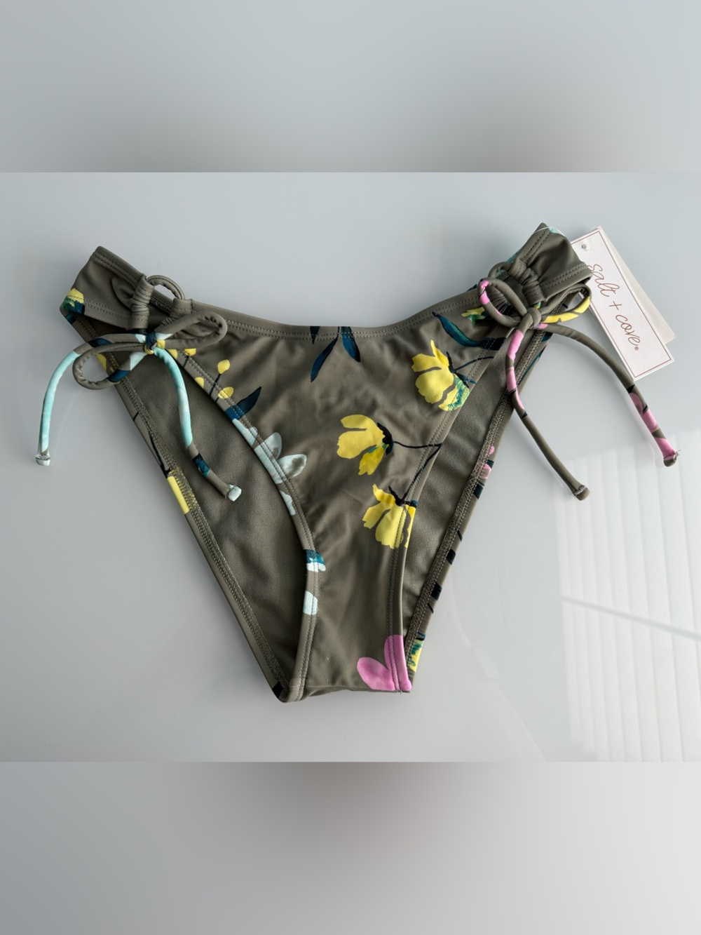 Salt + Cove Juniors' Sage Floral-Print Hipster Swim Bottoms Size Medium